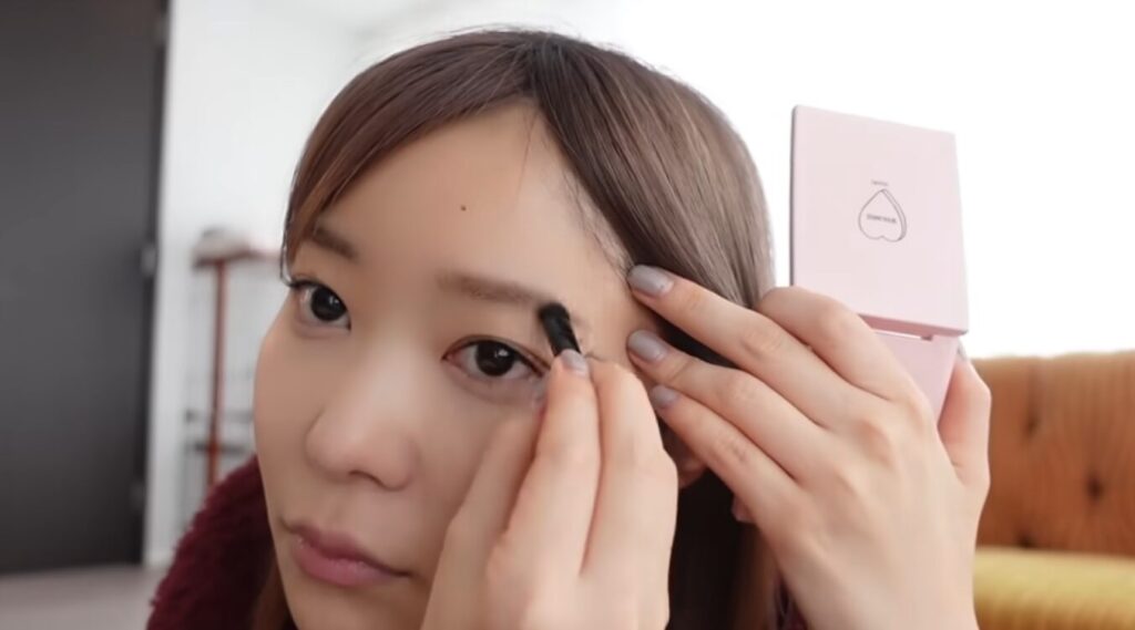 指原莉乃（さっしー）愛用のアイブロウパウダーはコレだ！ 〜ラフなメイクの時はこれみたい〜